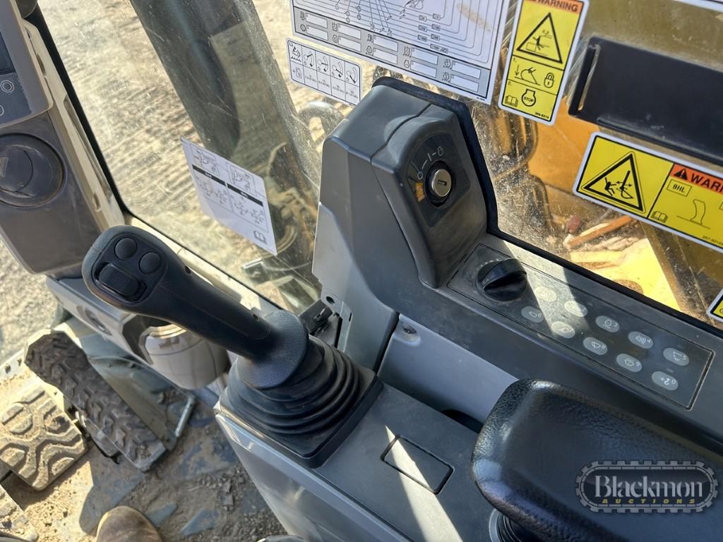 2016 CATERPILLAR 323FL EXCAVATOR, 4367 HRS  EROPS, AC, HYDRAULIC THUMB, AUX