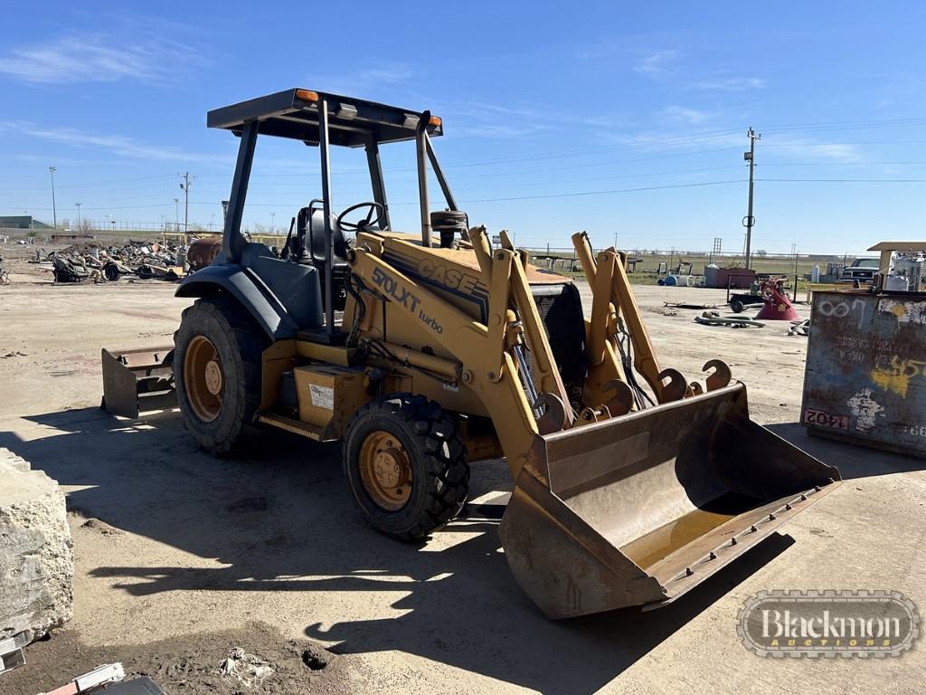 2004 CASE 570 LXT SKIP LOADER TRACTOR, 3761+ hrs  **TURNS OVER WITH JUMP BU