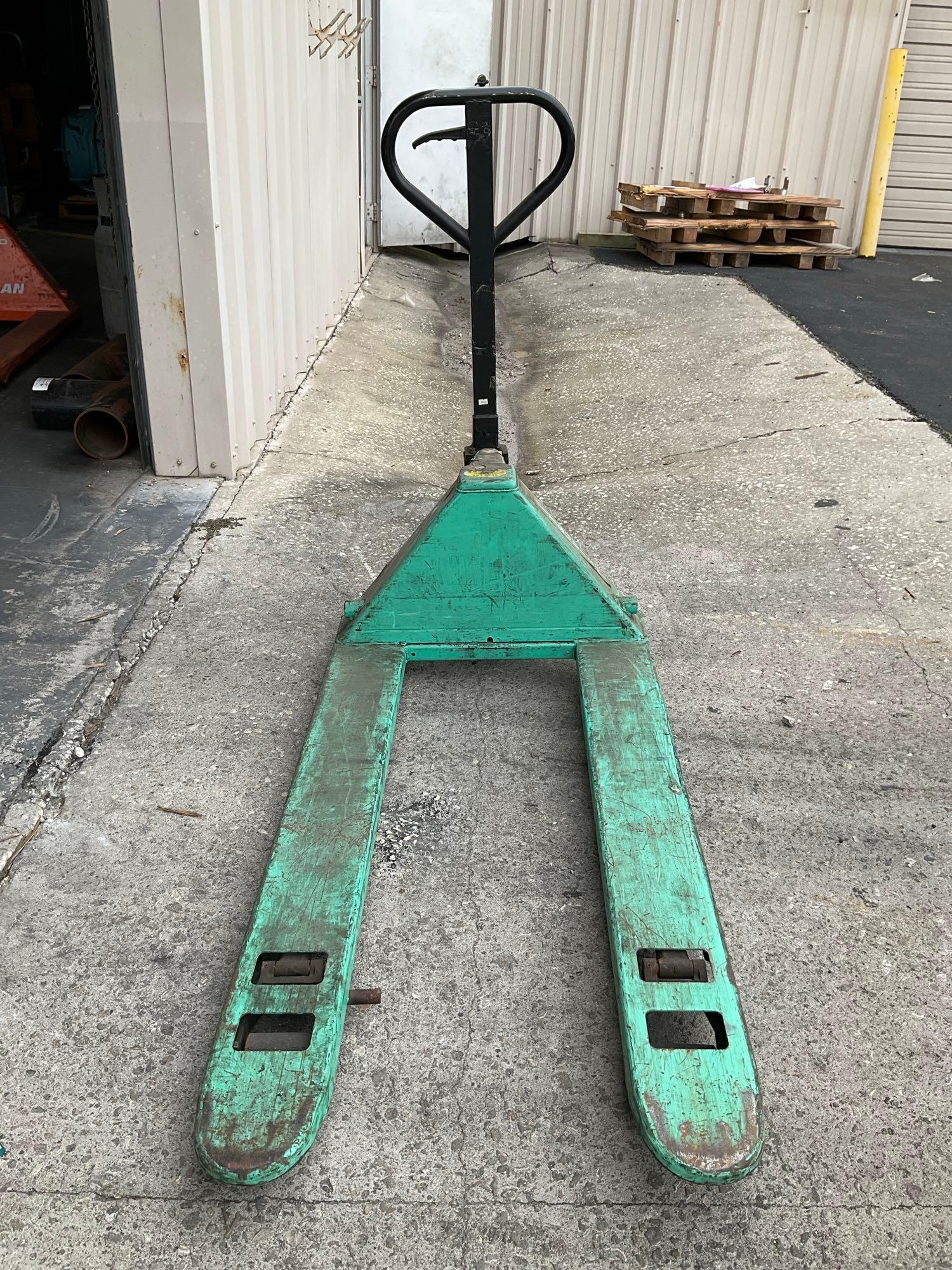 MITSUBISHI HYDRAULIC PALLET JACK, APPROX MAX CAPACITY 5500LBS