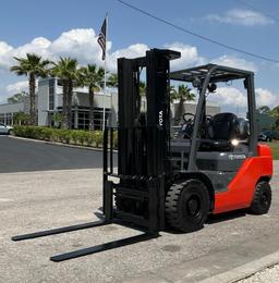 TOYOTA FORKLIFT MODEL 8FGU25, LP POWERED, APPROX MAX CAPACITY 4800LBS, APPROX MAX HEIGHT 189in, T...