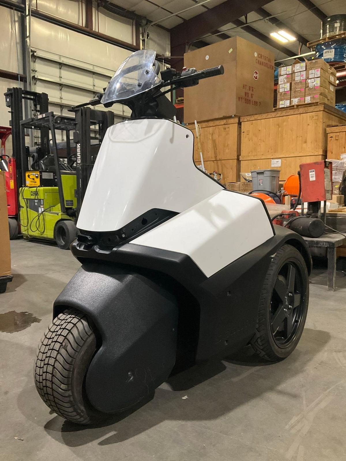 SEGWAY SE-3 PATROLLER, ELECTRIC, 100-240VAC, BILL OF SALE ONLY, RUNS & DRIVES , EXTRA TIRES INCLU...