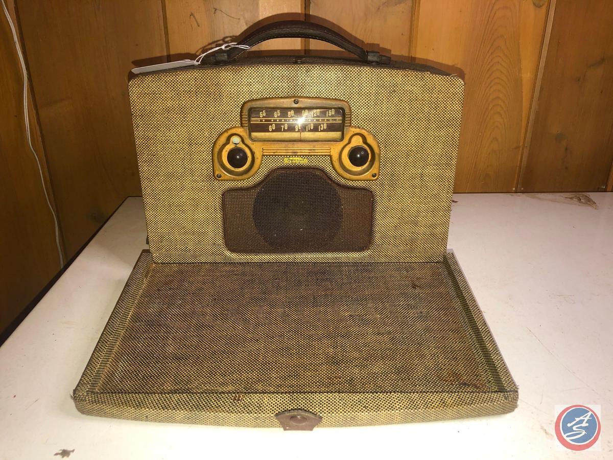 Vintage 1940's Imperial Portable Tube Radio [[MODEL NO. NOT VISIBLE]]