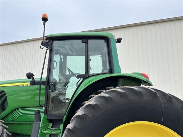 2004 JOHN DEERE 7520