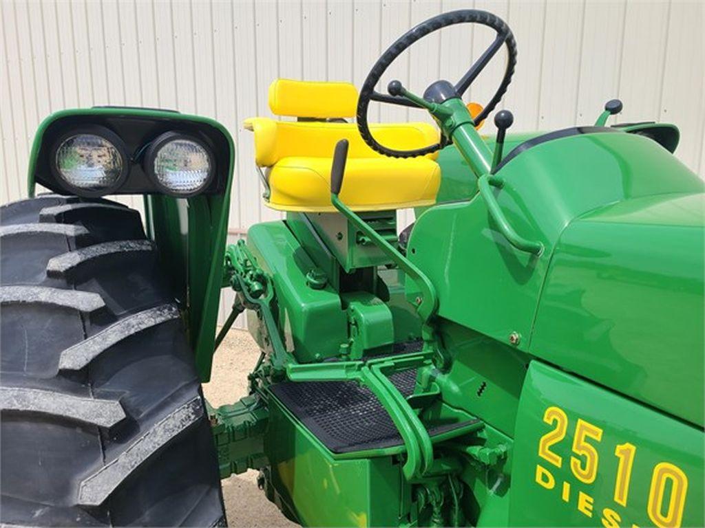 JOHN DEERE 2510