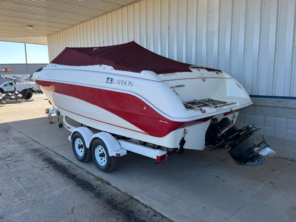 Larson 220SEI Boat