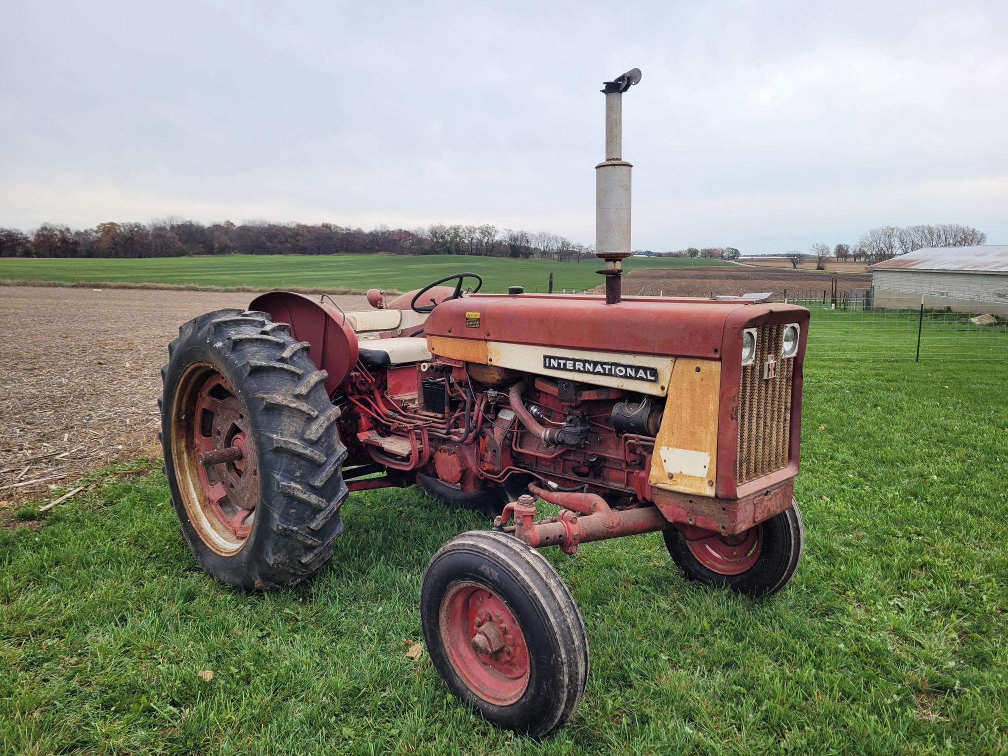 International 606 Hi-Utility Tractor