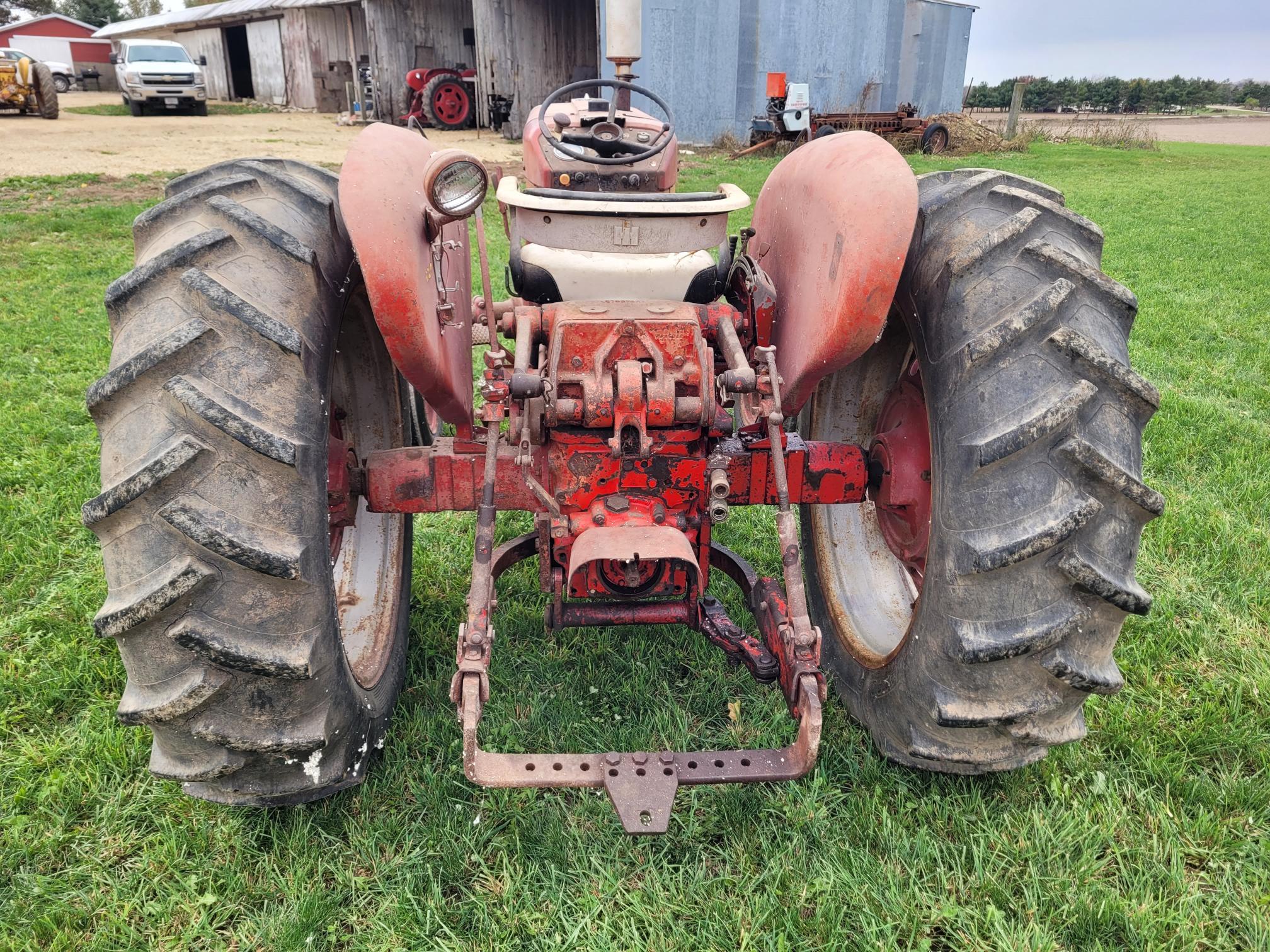 International 606 Hi-Utility Tractor