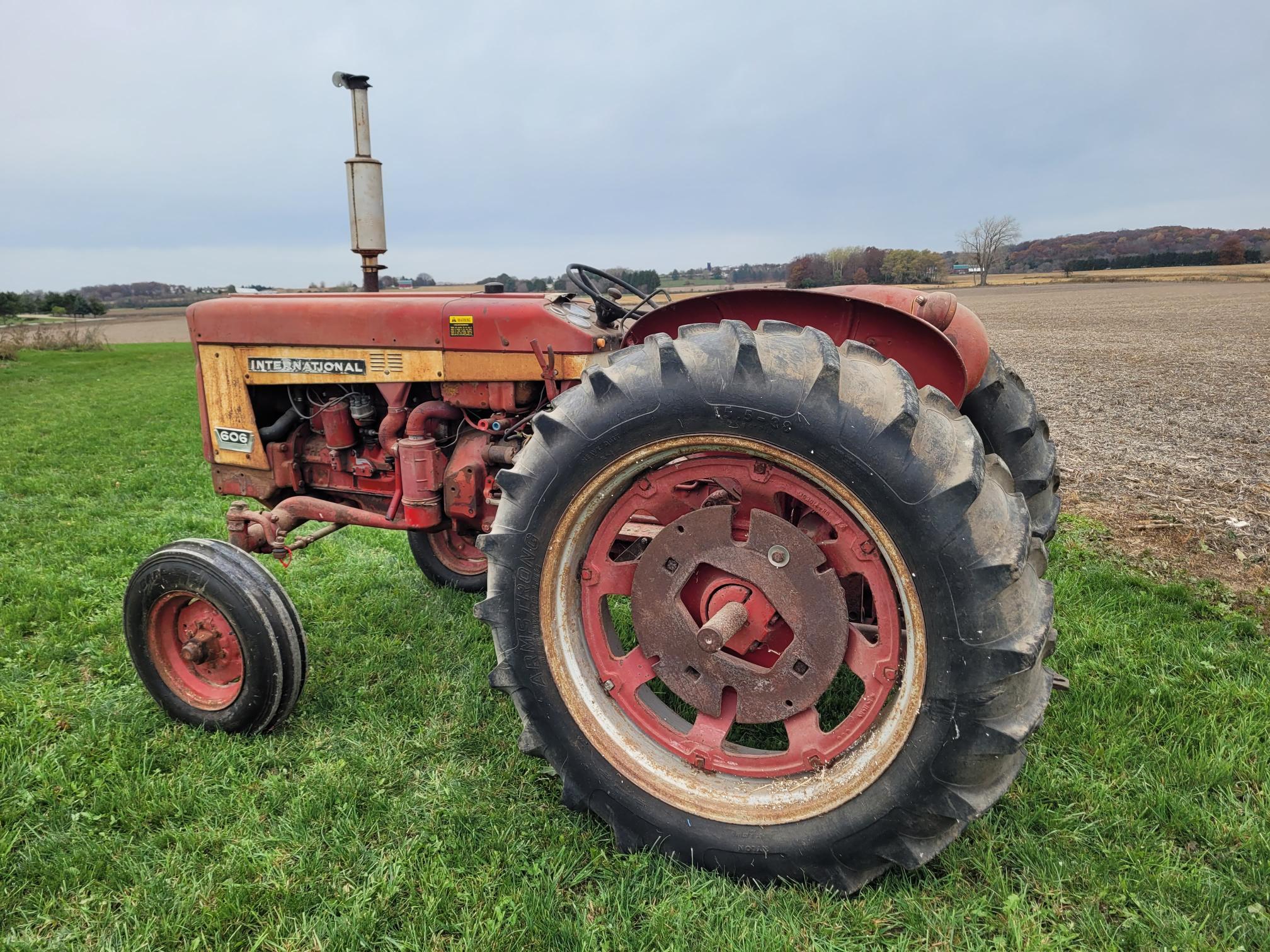 International 606 Hi-Utility Tractor