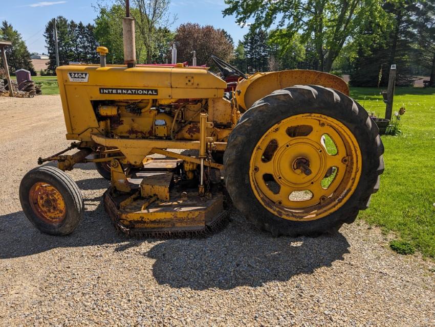 International 2404 Special Tractor