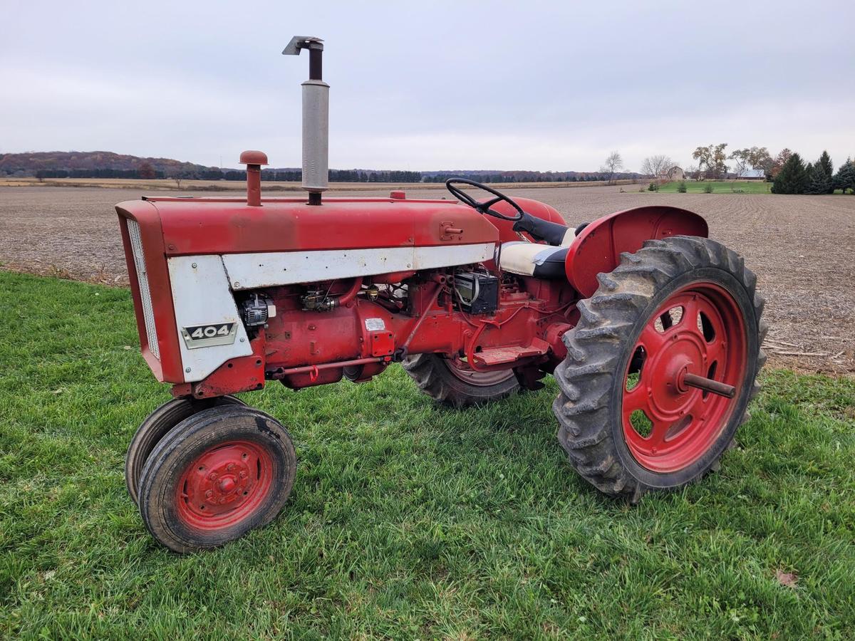 International 404 Tractor