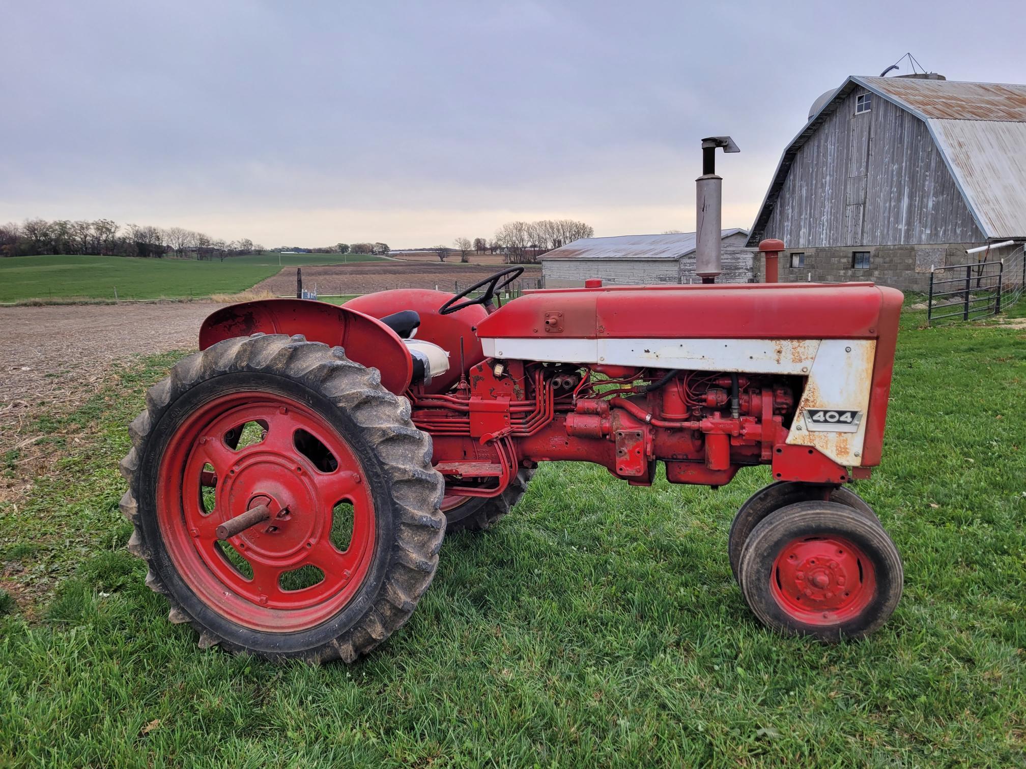 International 404 Tractor