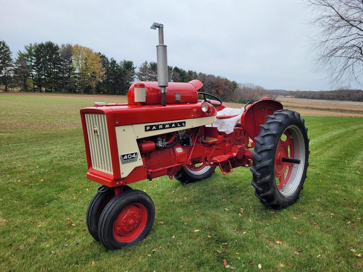 International Farmall 404 Tractor