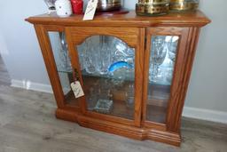 OAK DISPLAY CABINET WITH BEVELED GLASS AND GLASS SHELF 35 X 11 X 29