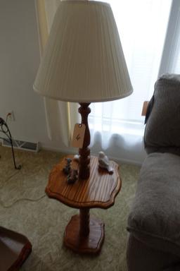 OAK FLOOR LAMP WITH CONTENTS OF 4 SMALL FIGURINES