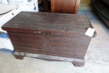 EARLY WANESCOATING BLANKET CHEST 34 X 16 TOP