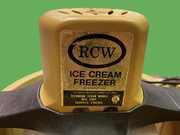 RCW 5 Qt Electric Ice Cream Freezer, Working