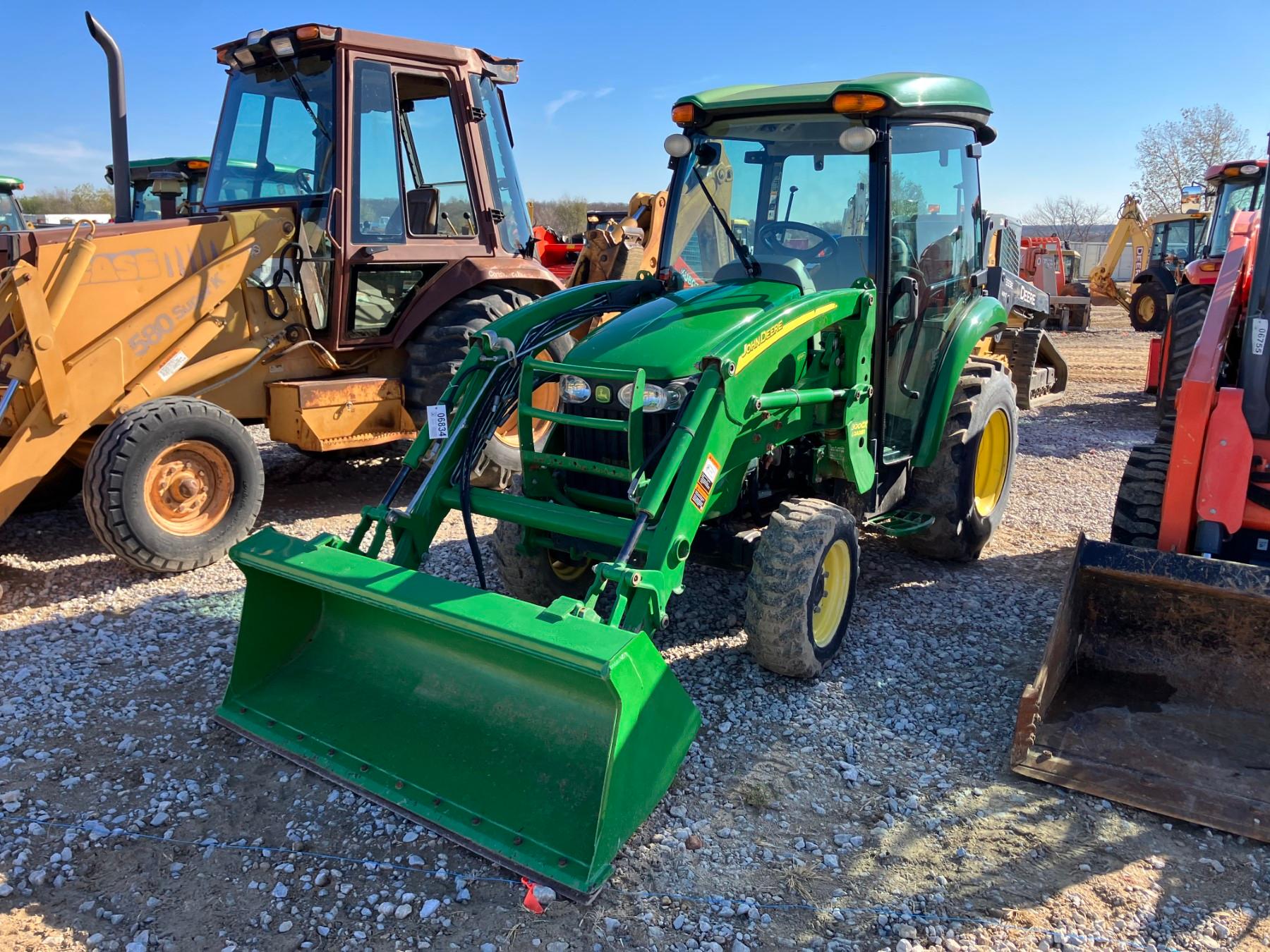 JOHN DEERE 3320