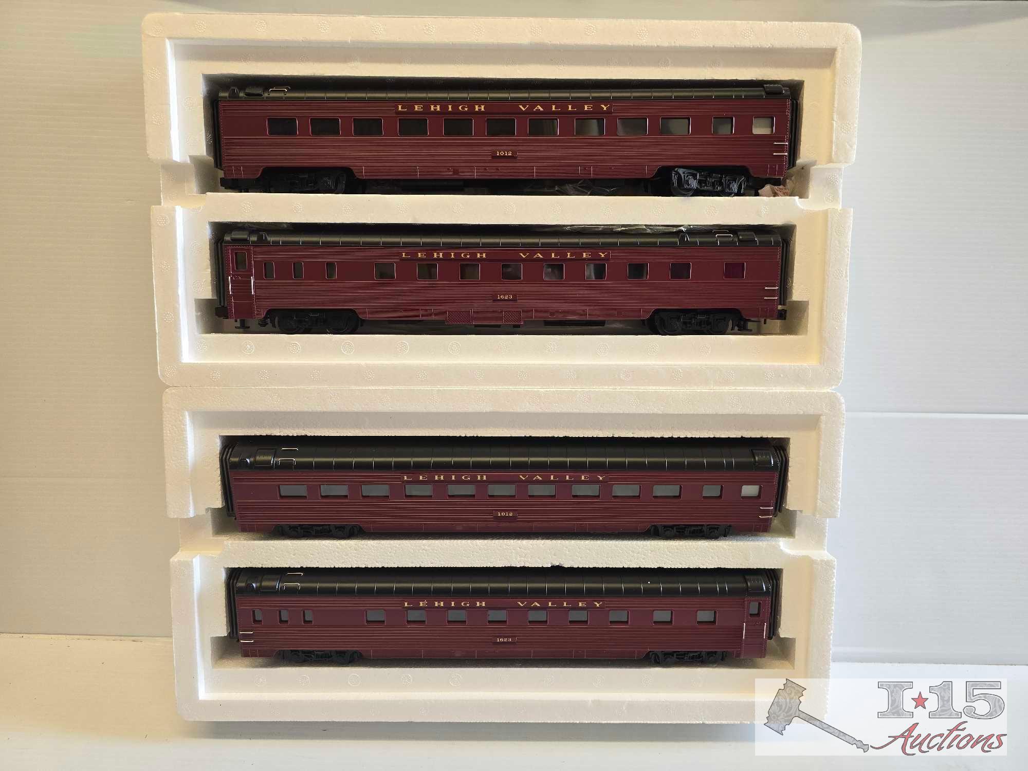 (2) MTH Electric Trains 70' Scale Streamlined Sleeper/Diner Set