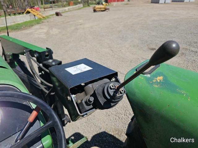 John Deere 2350 2wd w/Ldr