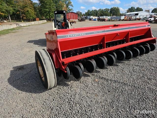 International 5100 Grain Drill/21 Hole/Press Wheels/Grass Seeder