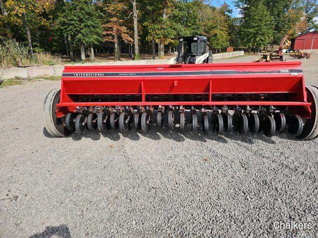 International 5100 Grain Drill/21 Hole/Press Wheels/Grass Seeder