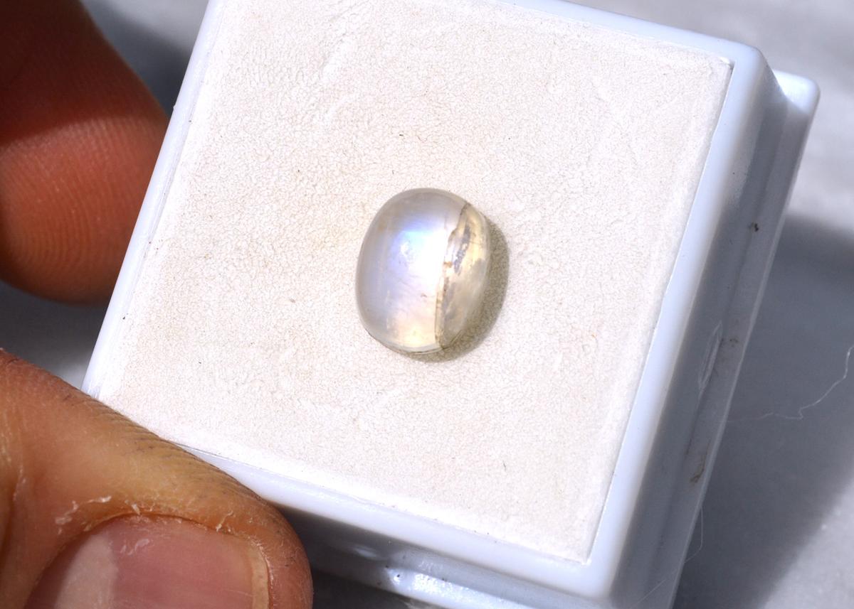 3.67 Carat Fine Antique Moonstone