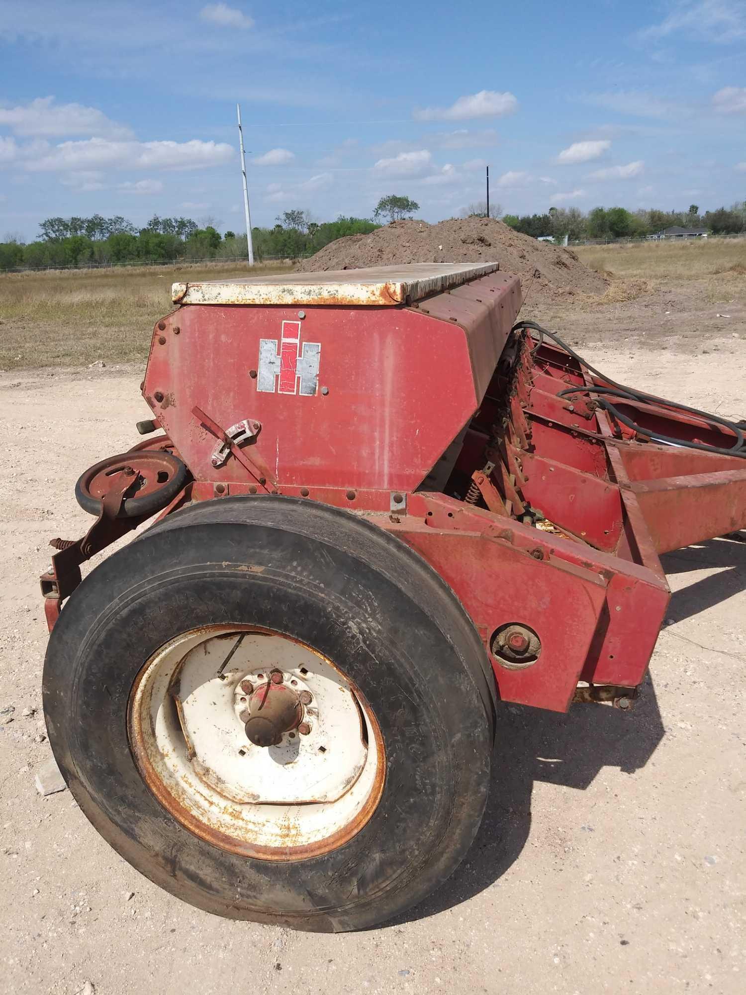 510 International Field Planter