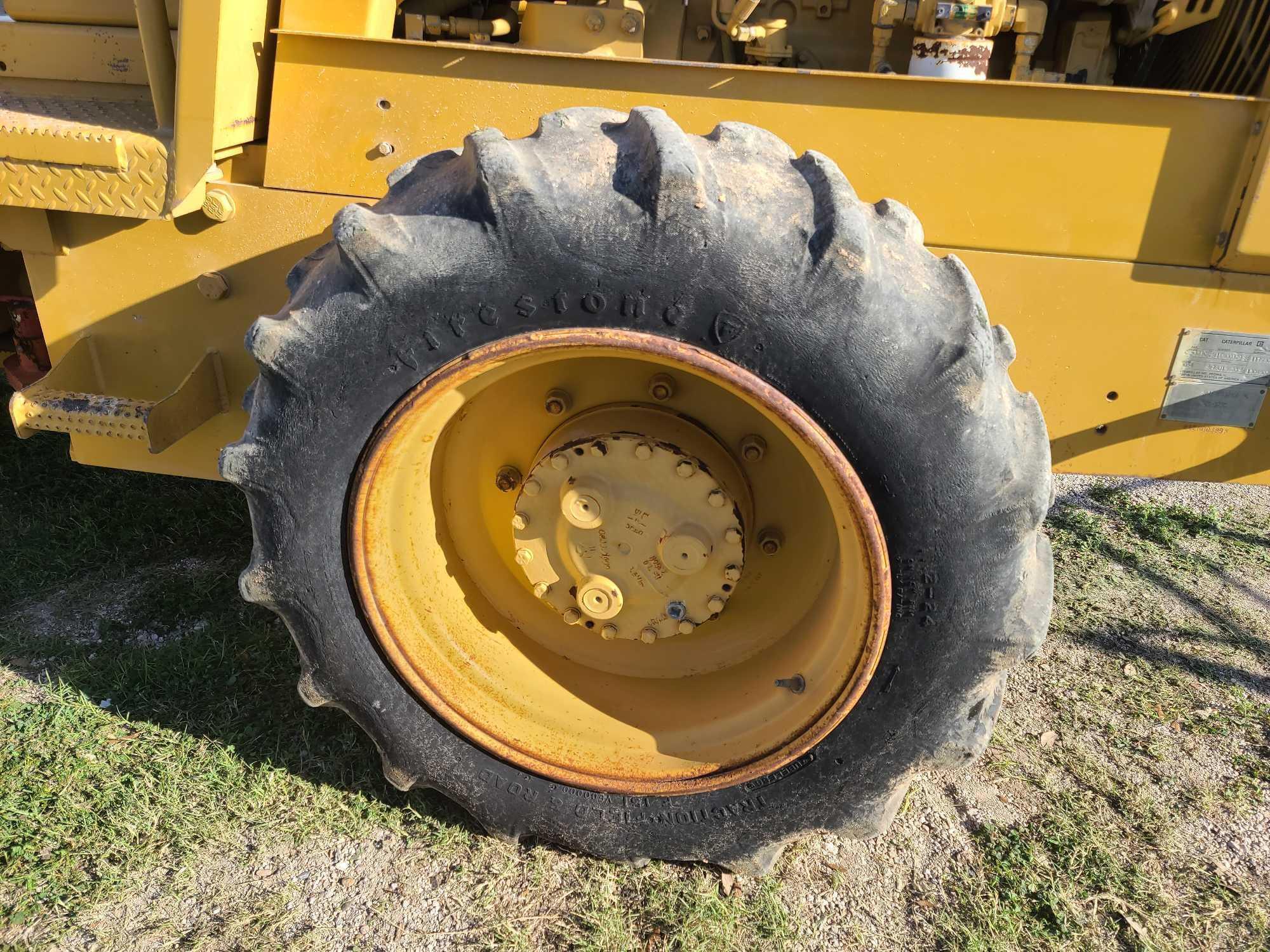 2000 Caterpillar CS-323C Vibratory Compactor