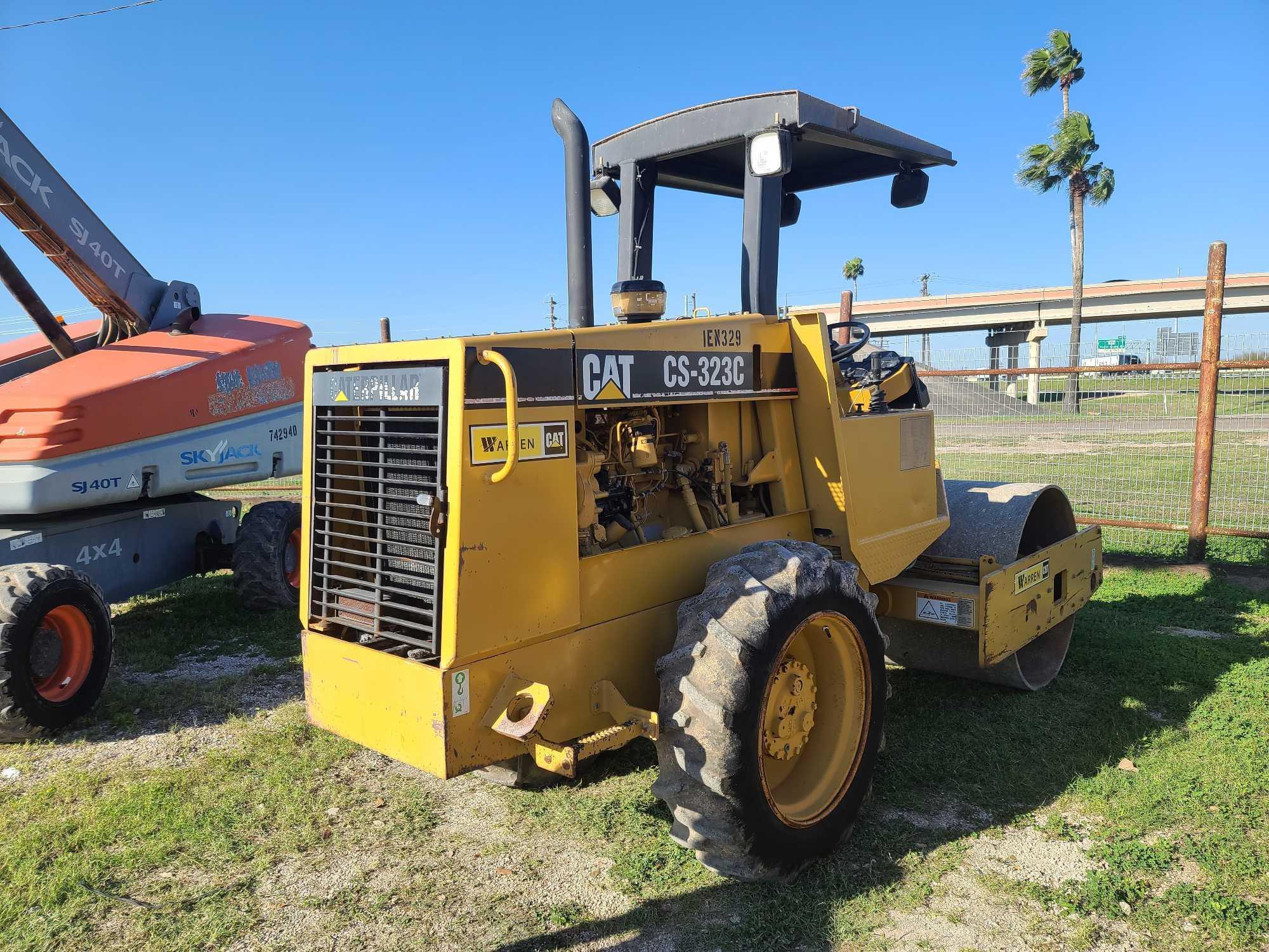 2000 Caterpillar CS-323C Vibratory Compactor