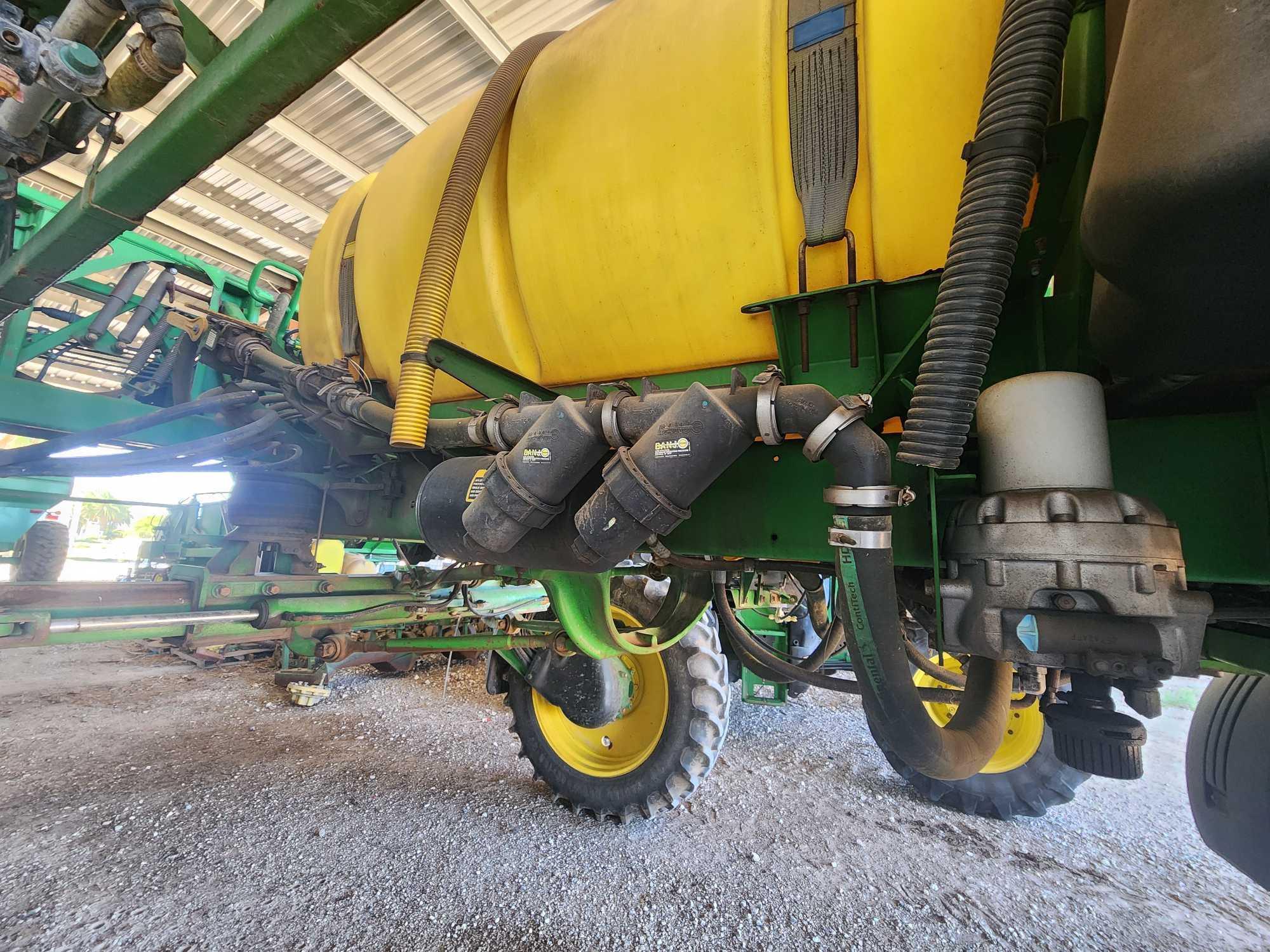 John Deere 4023R Self-Propelled Crop Sprayer... 23 Liter, 600 Gal. Sprayer...Hours not visibleP.I.N.