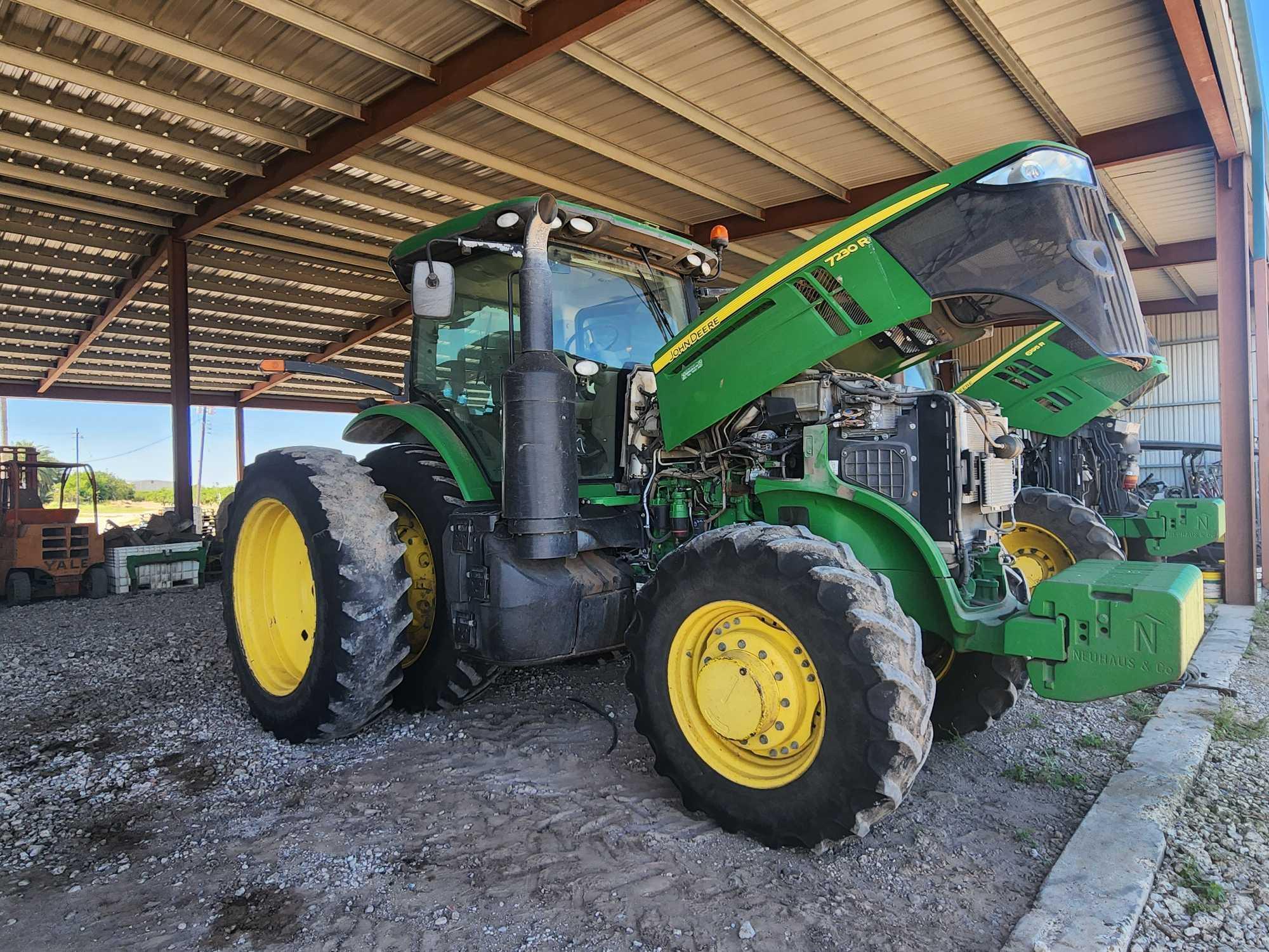 2014 John Deere 7230R Tractor Hours: 6458, P.I.N. 1RW7230RVEC085124