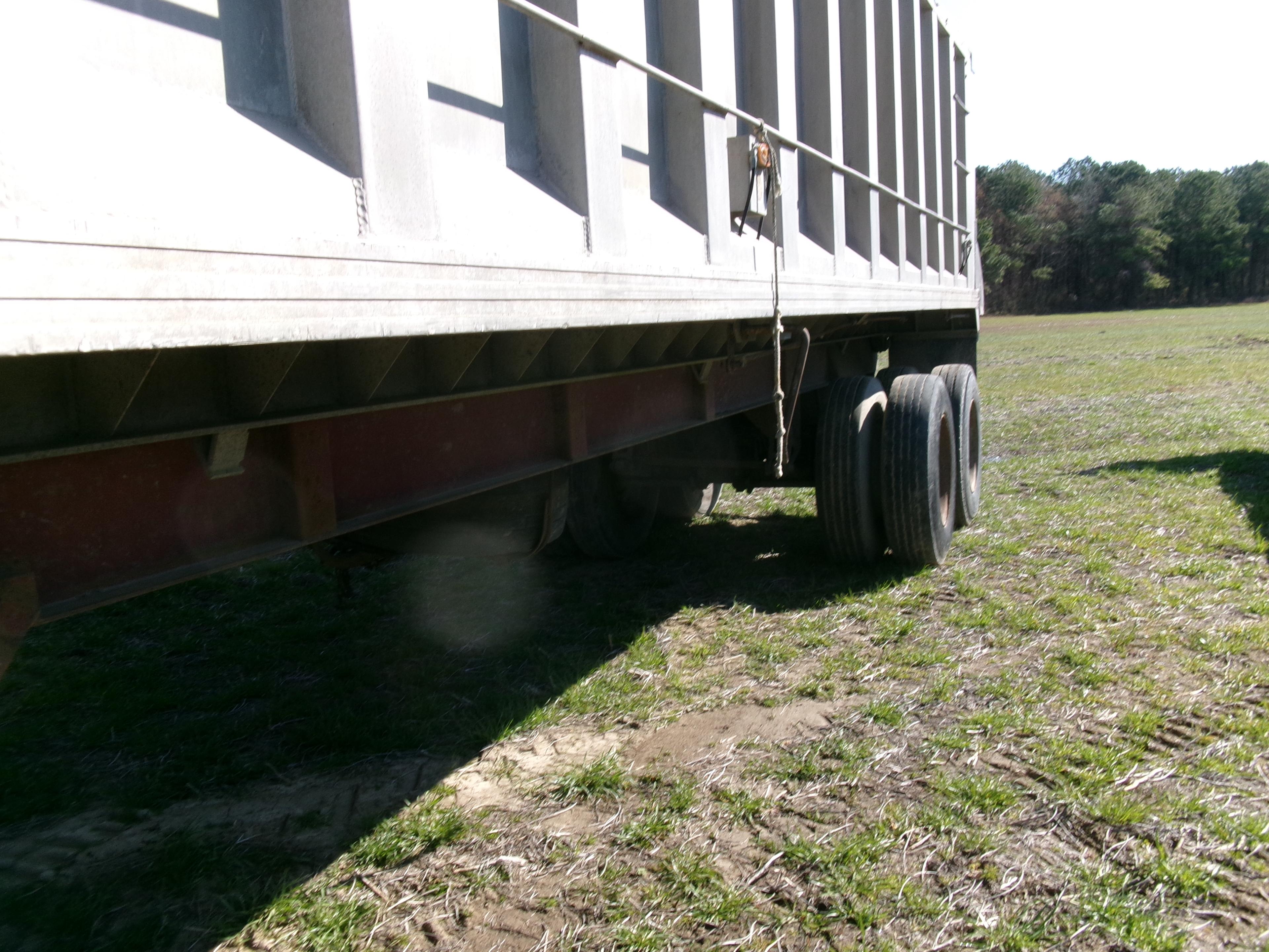 1981 SUMMIT 32’ DUMP STEEL FRAME, ALUM DUMP TRAILER