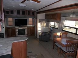 2013 Forest River Wildcat 5th Wheel Camper