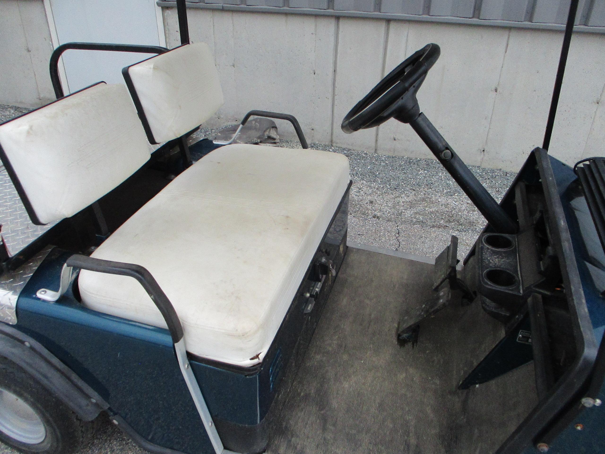 E-Z-GO Golf Cart