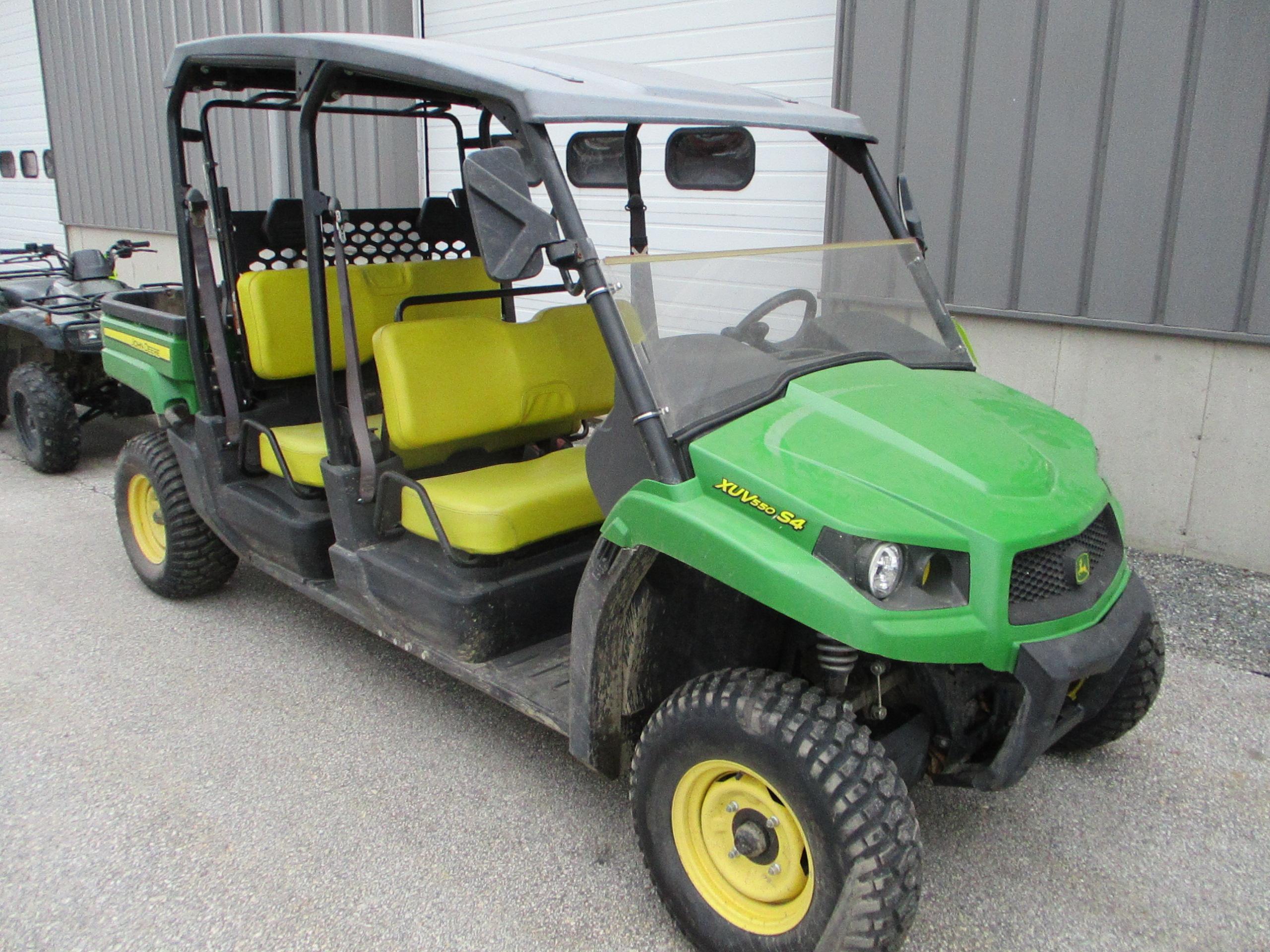 John Deere Gator XUV 550 S4