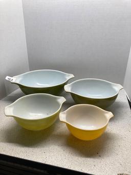 Pyrex Cinderella nesting bowls