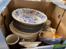 Nice lot of vintage plates, including Blue Ridge