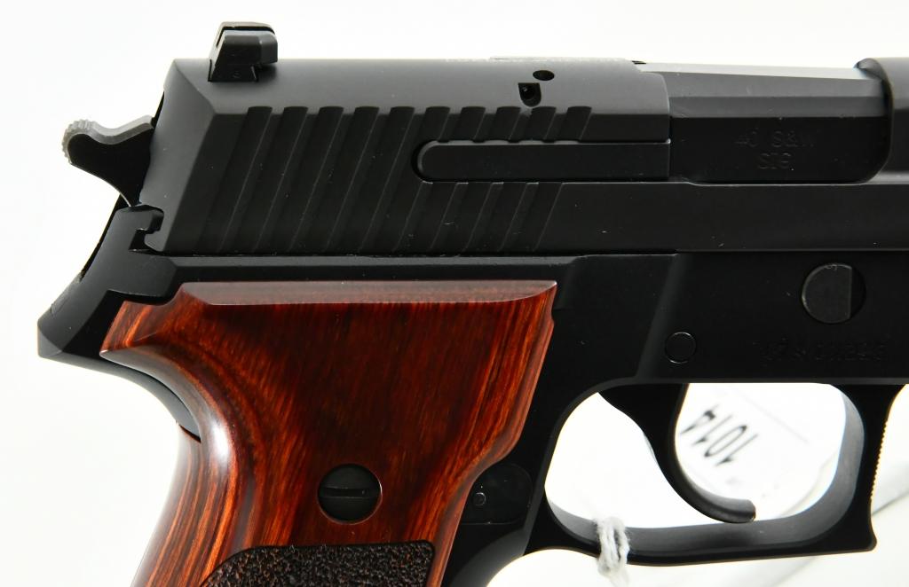 SIG Sauer P226R Nitron Semi Auto Pistol .40 S&W