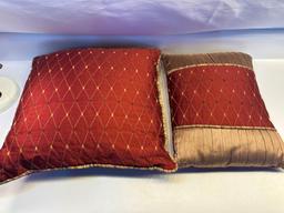 2 Throw Pillows