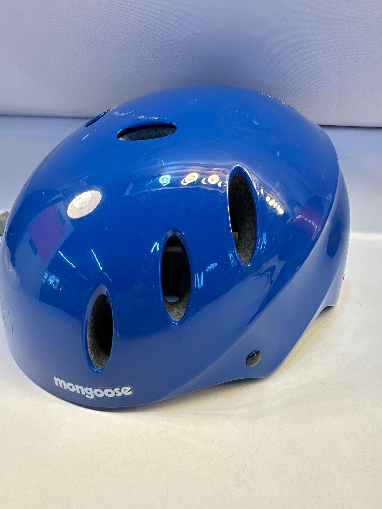 Mongoose Bicycle Helmet/ Bell Skateboard Or Roller Skating Size S/ M Helmet