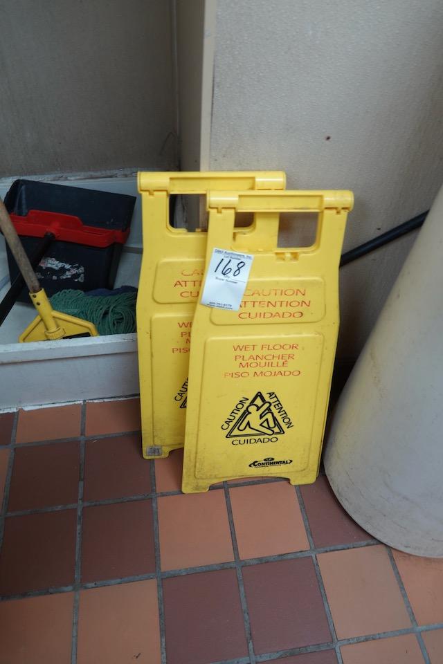 WET FLOOR SIGNS, MOP & DUSTPAN X1