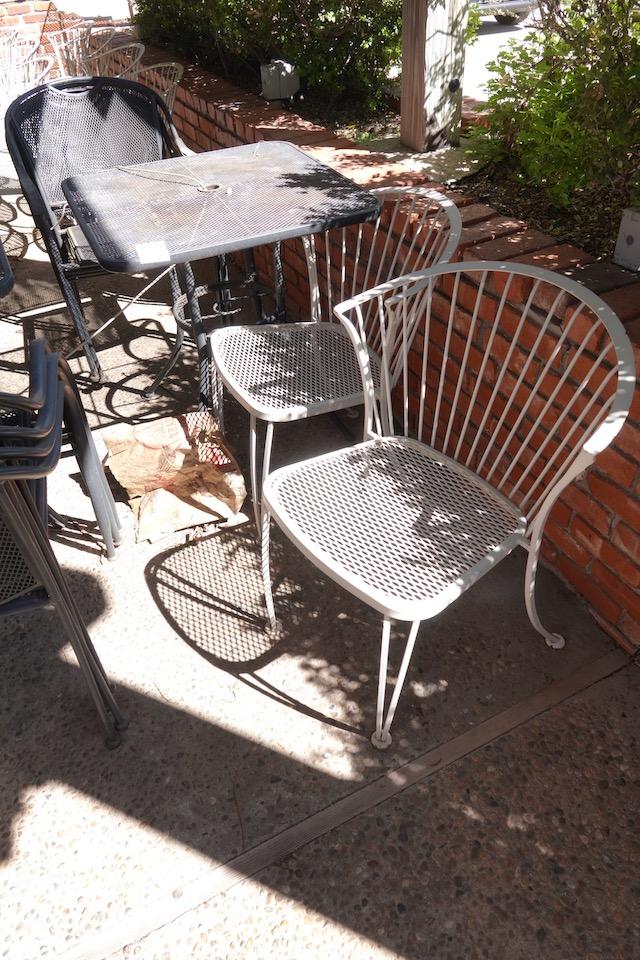 PATIO TABLE W/2 CHAIRS X1