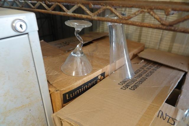 SHELF OF BAR GLASSES X1