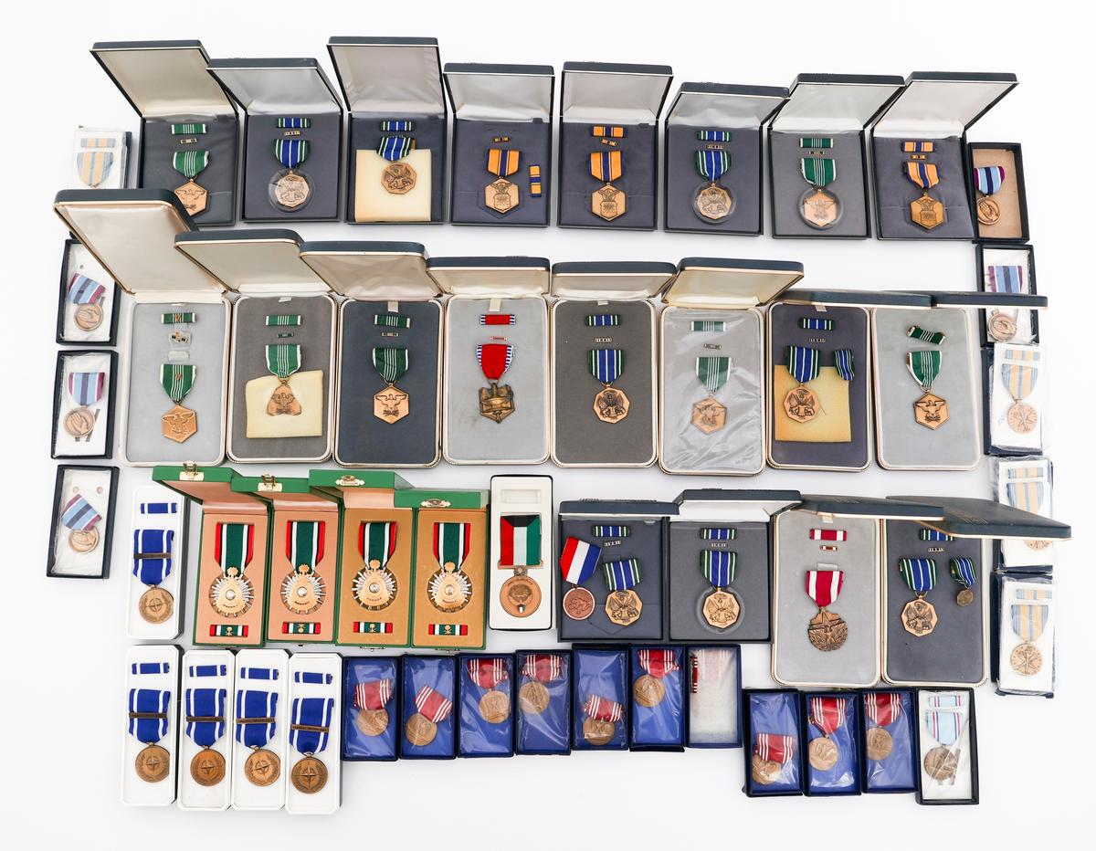 COLD WAR - CURRENT US & SAUDI ARABIAN MEDALS