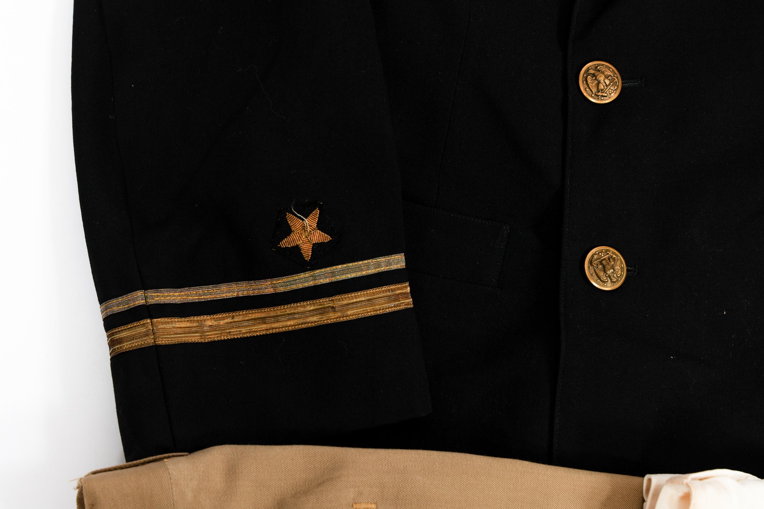 WWII - COLD WAR US NAVY TUNICS & UNIFORM ITEMS