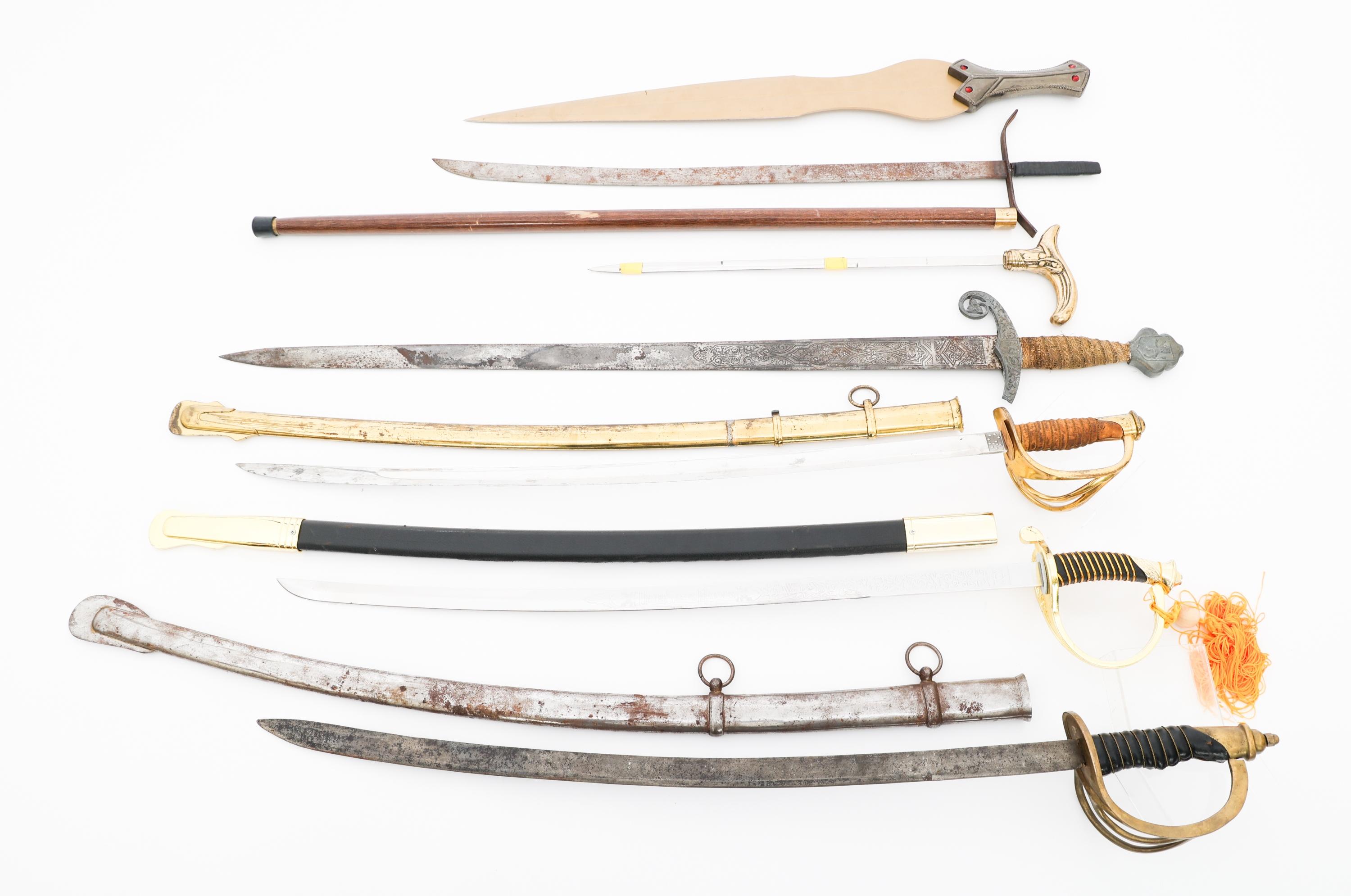 MODERN MILITARY & FANTASY SWORDS