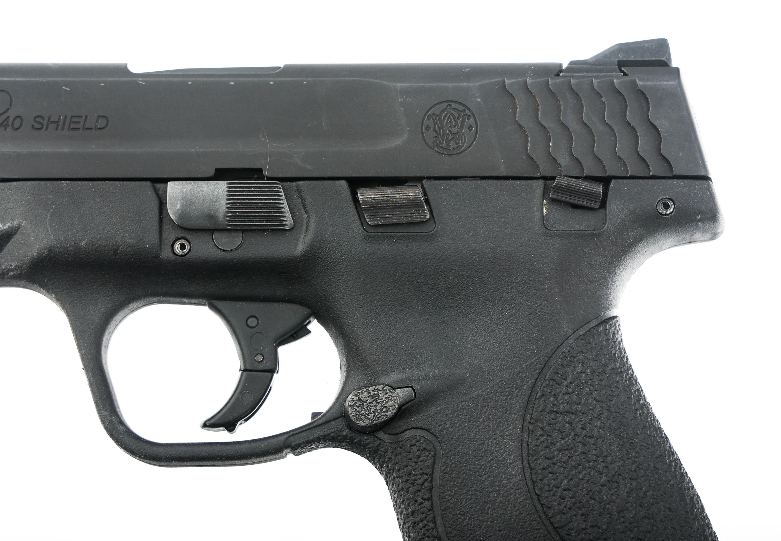 SMITH & WESSON M&P40 SHIELD .40 CALIBER PISTOL