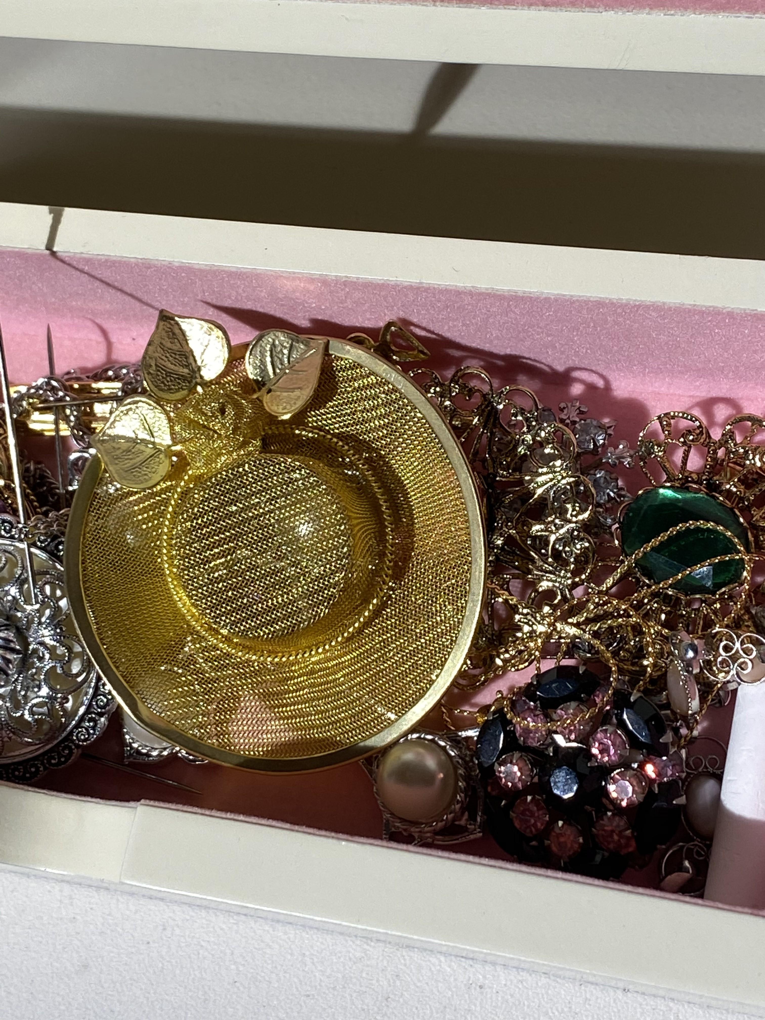 Jewelry box with assorted jewelry