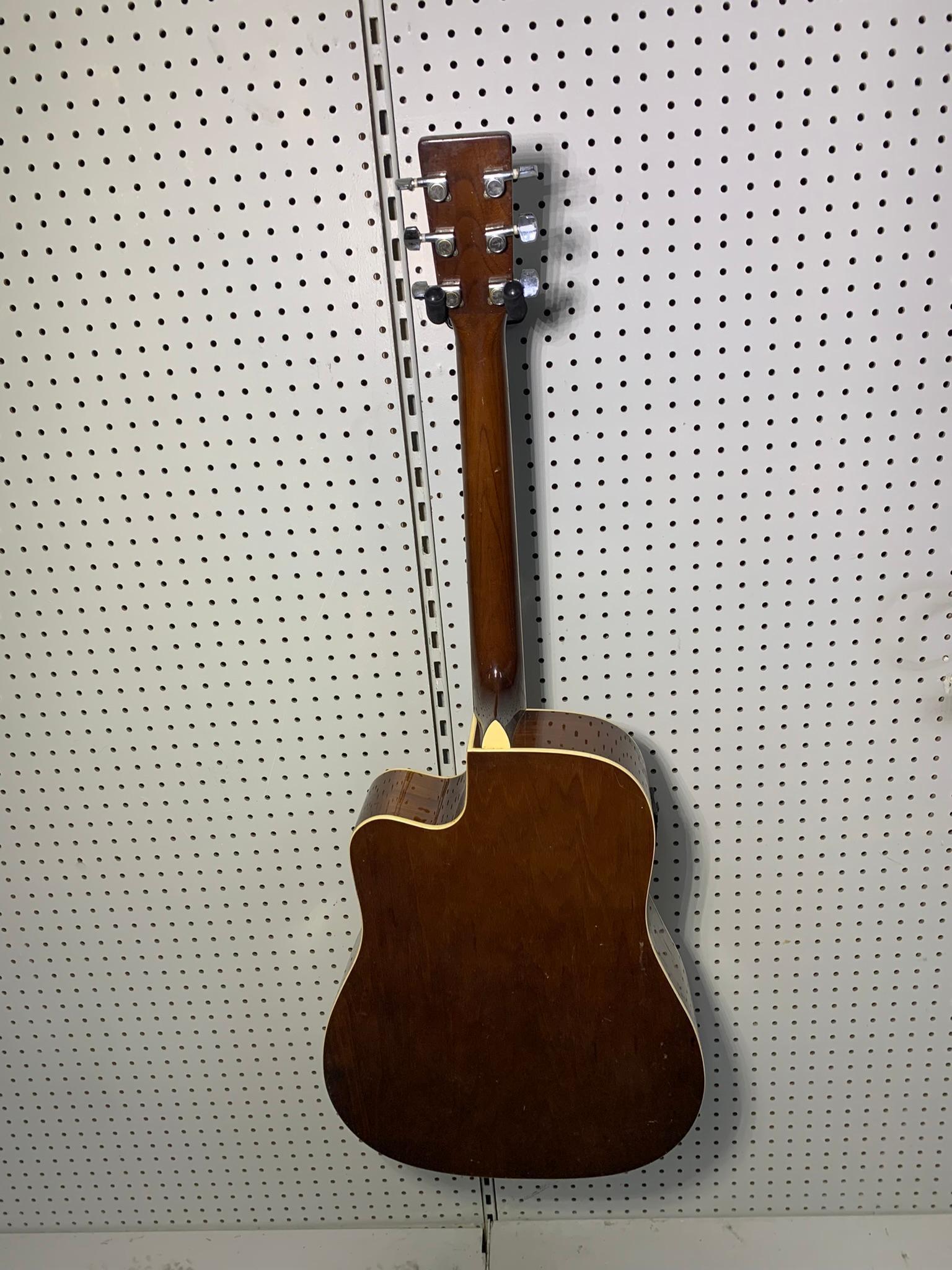 Rogue Acoustic Guitar