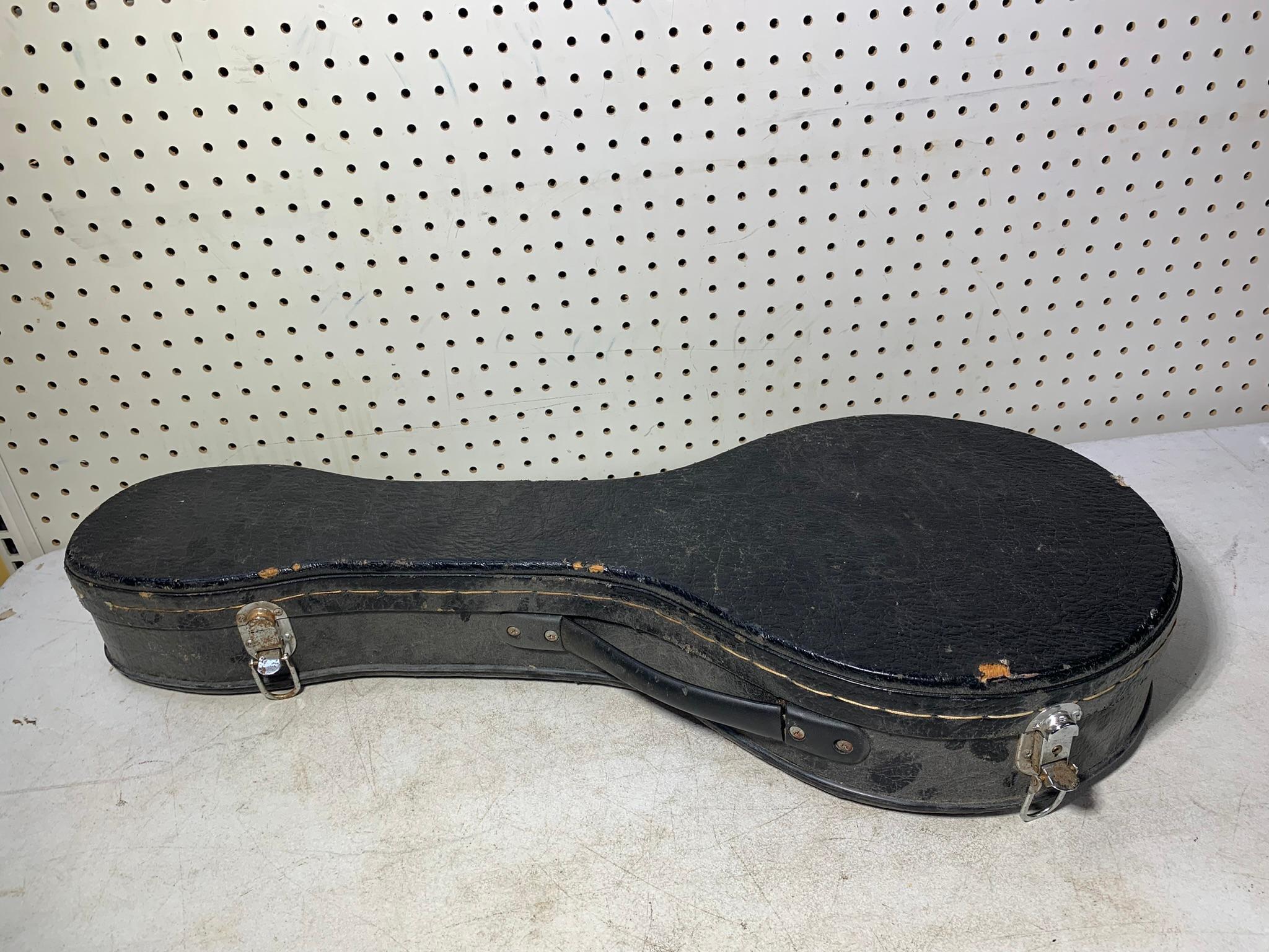 Aria Am600 Mandolin with Case